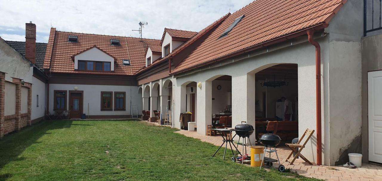 Penzion Dolní Dunajovice Exterior foto